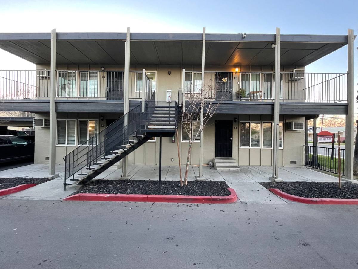 Apartment for rent at 133 W I St, Los Banos, CA 93635