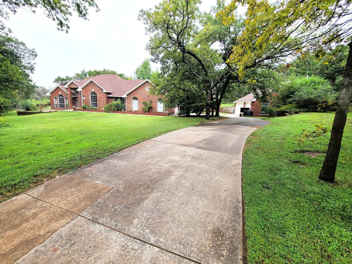House for rent at 6029 Covey Run Dr, Edmond, OK 73034
