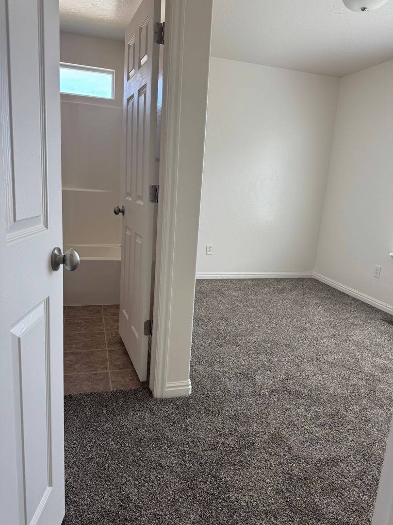 634 E 1375 S, Vernal, UT 84078 - Townhouse for Rent - Image 5