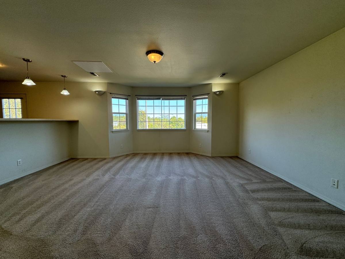 Townhouse for rent at 150 Hickory Ridge, Saint Robert, MO 65584