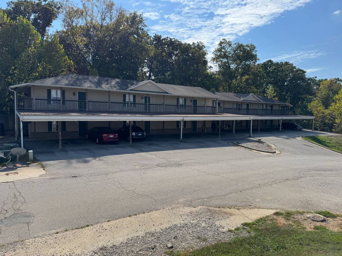 Apartment for rent at 16857 Hunters Ridge, Saint Robert, MO 65584