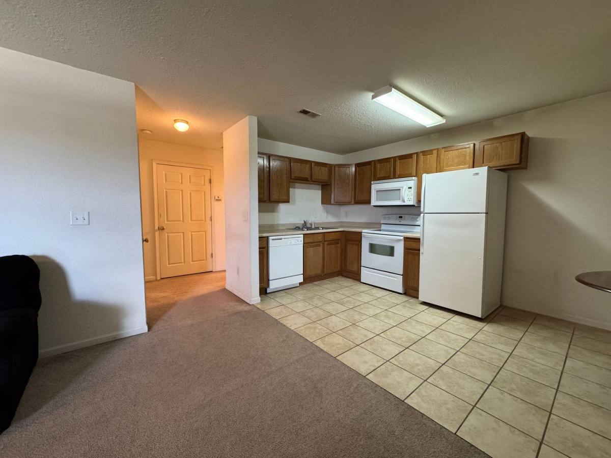 Apartment for rent at 16857 Hunters Ridge, Saint Robert, MO 65584