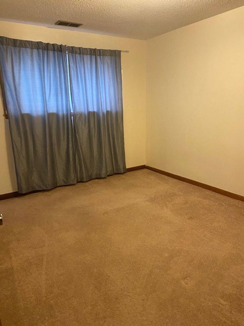 Apartment for rent at 6 Northland Dr, Bloomfield, IA 52537