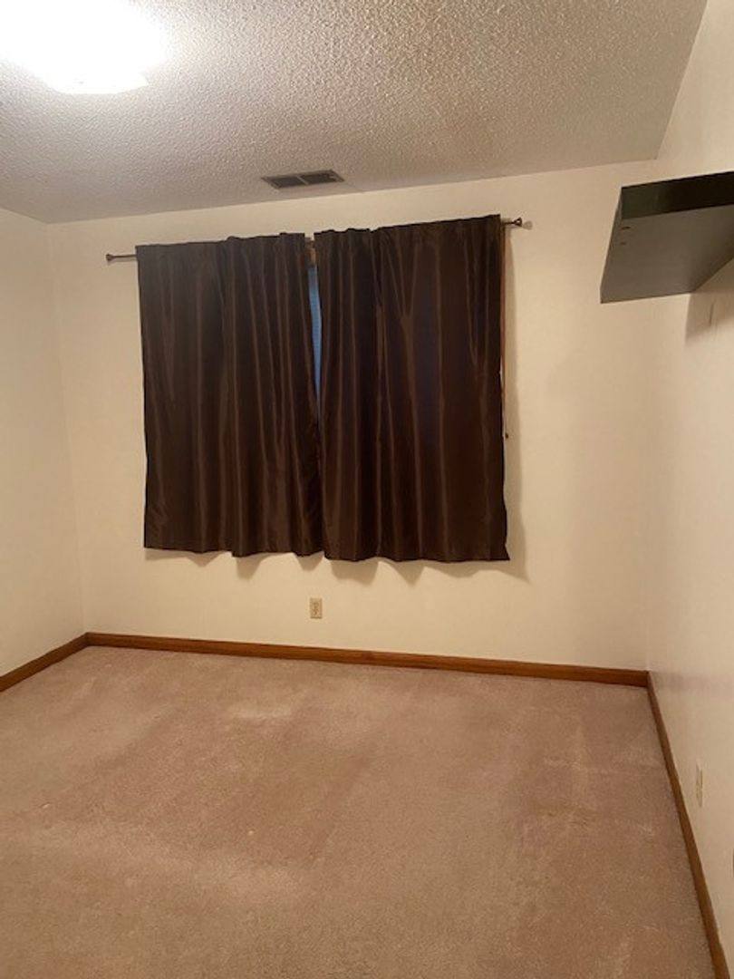 Apartment for rent at 6 Northland Dr, Bloomfield, IA 52537