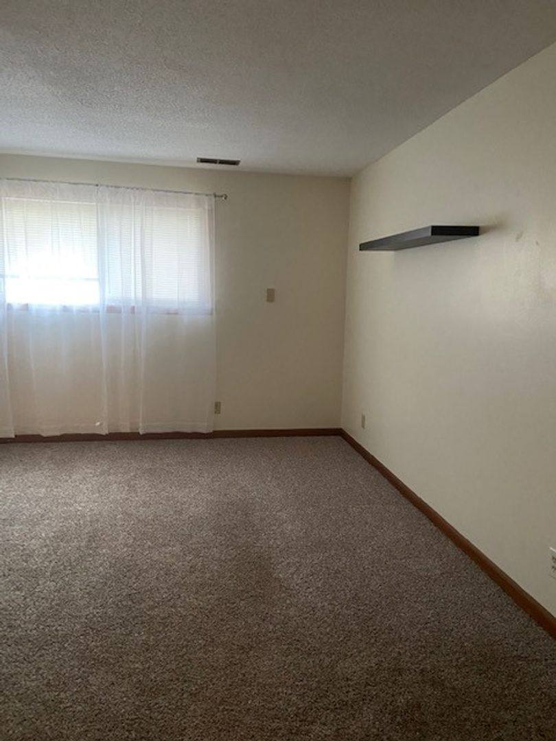 Apartment for rent at 6 Northland Dr, Bloomfield, IA 52537