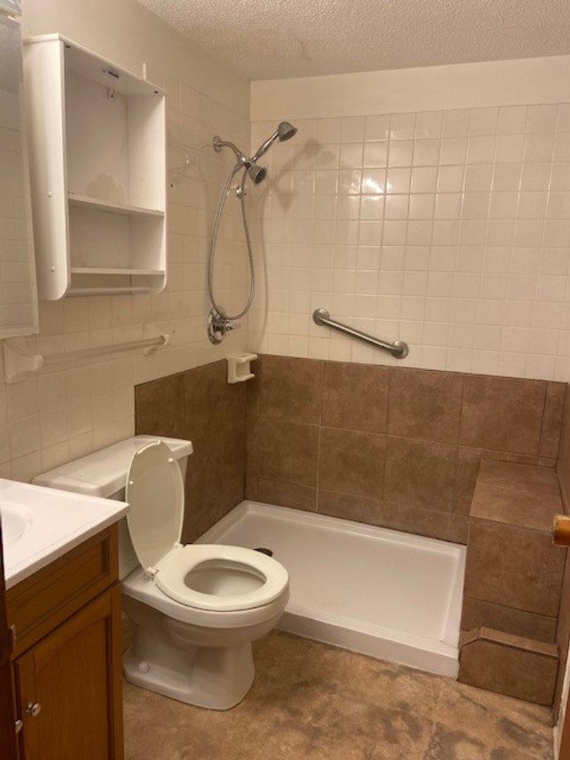 Apartment for rent at 6 Northland Dr, Bloomfield, IA 52537