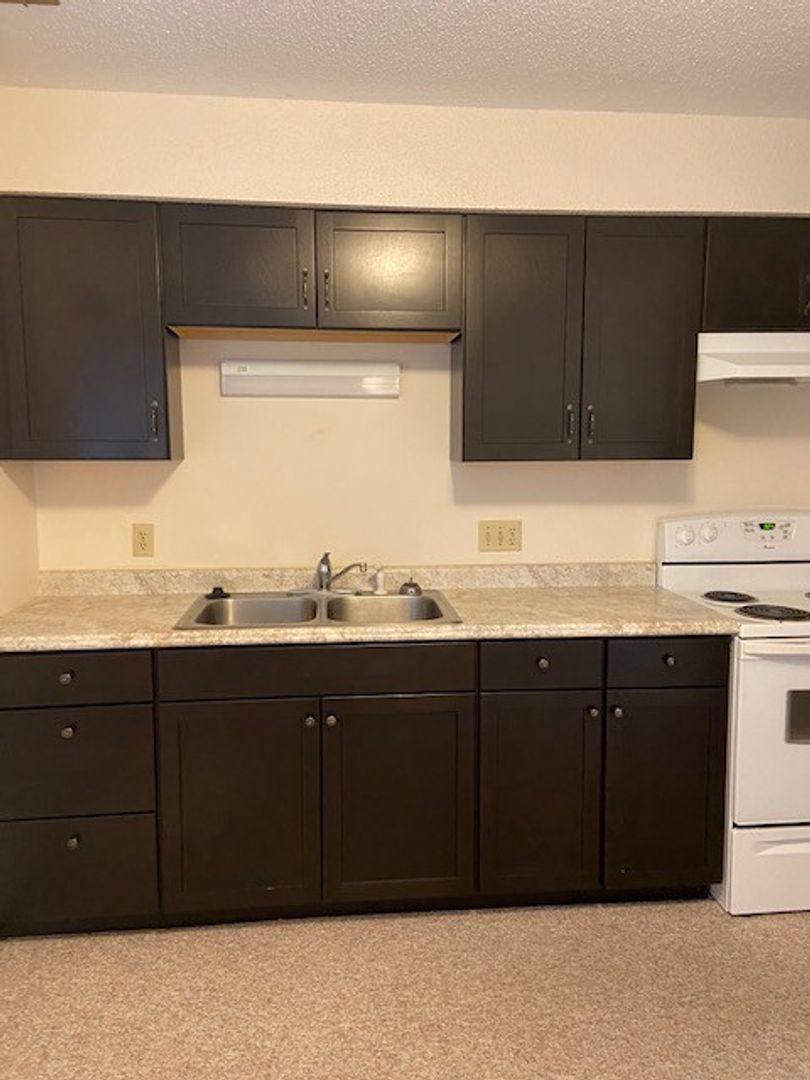 Apartment for rent at 6 Northland Dr, Bloomfield, IA 52537