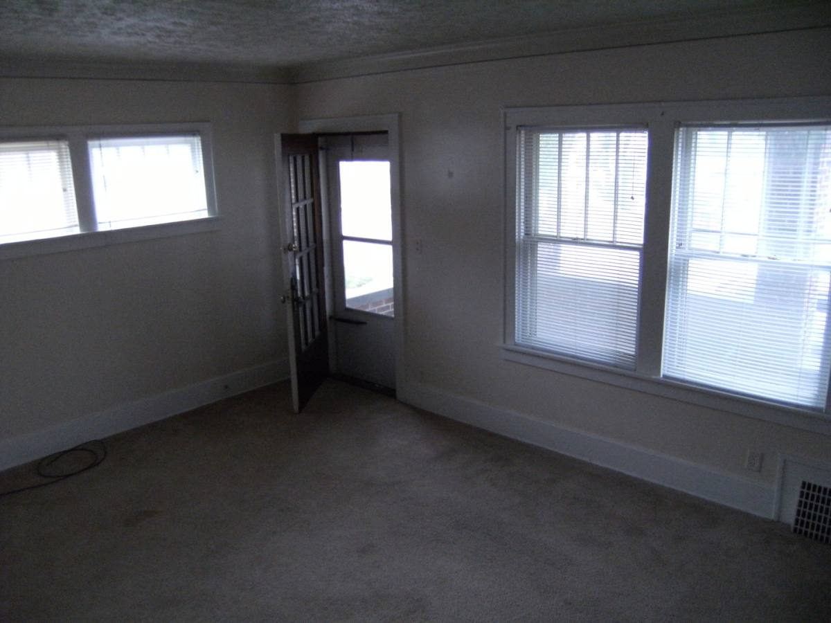 Apartment for rent at 4804 1 2 Davenport, Omaha, NE 68132