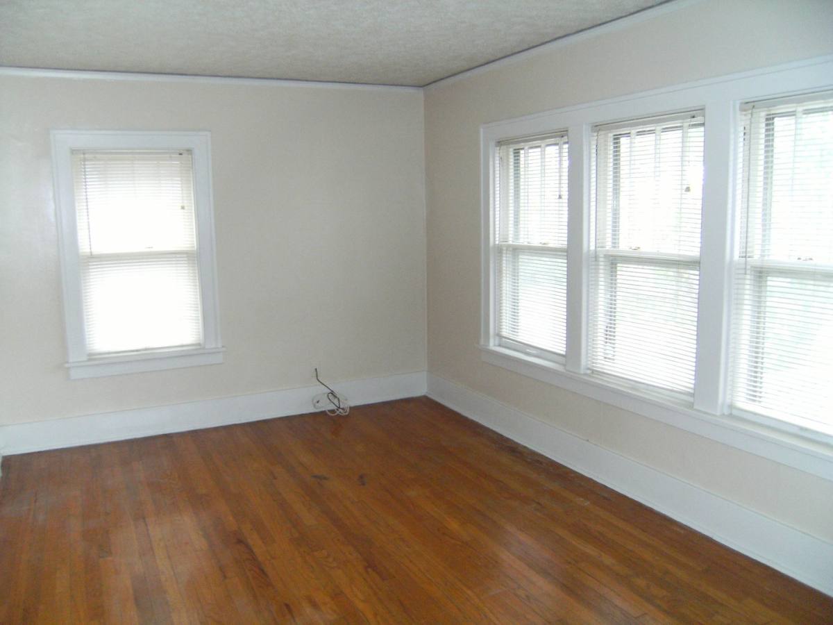 Apartment for rent at 4804 1 2 Davenport, Omaha, NE 68132