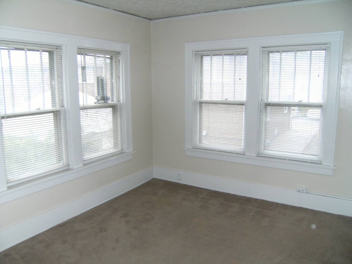 Apartment for rent at 4804 1 2 Davenport, Omaha, NE 68132