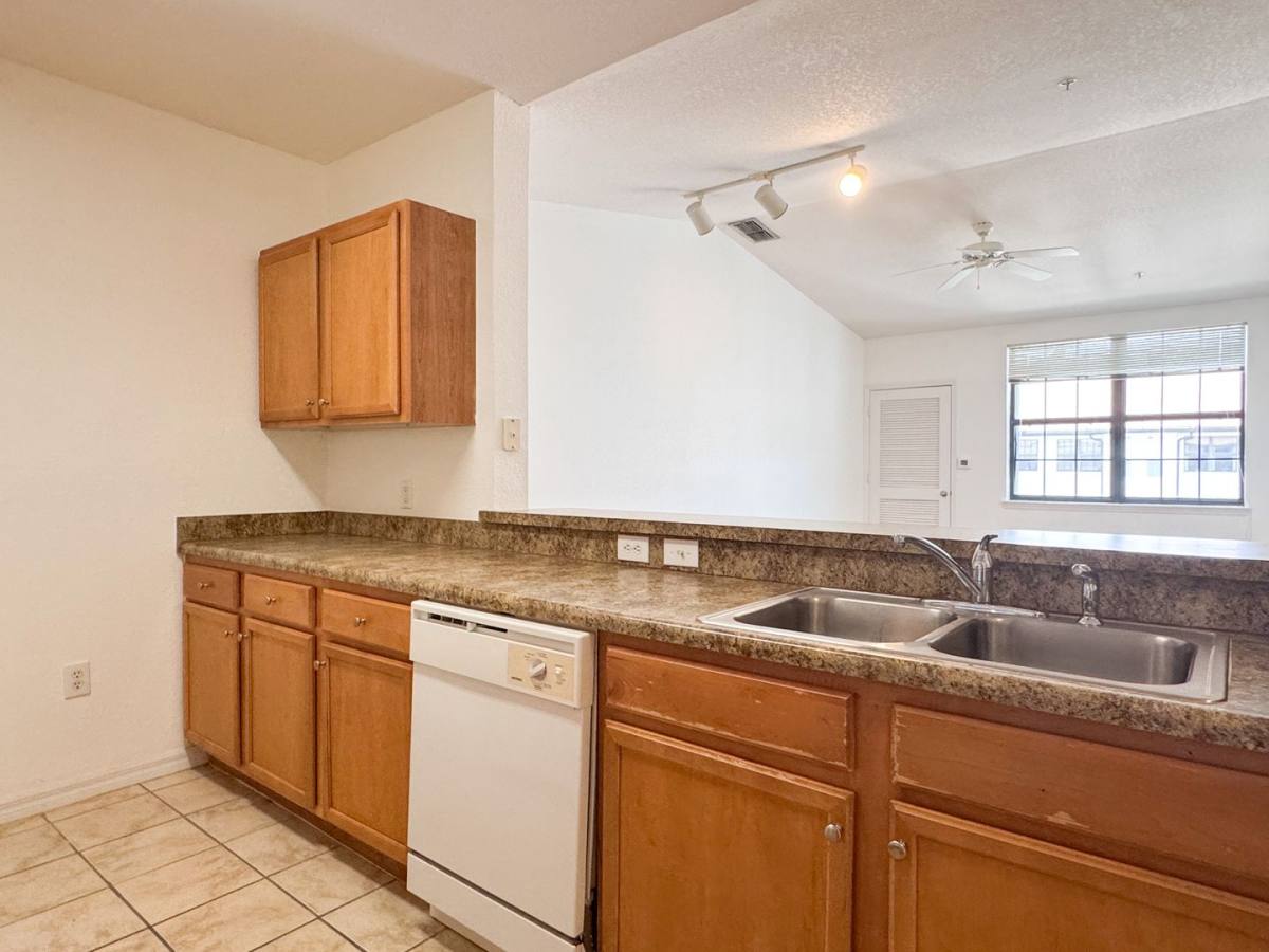 Condo for rent at 5550 E Michigan St, Orlando, FL 32822