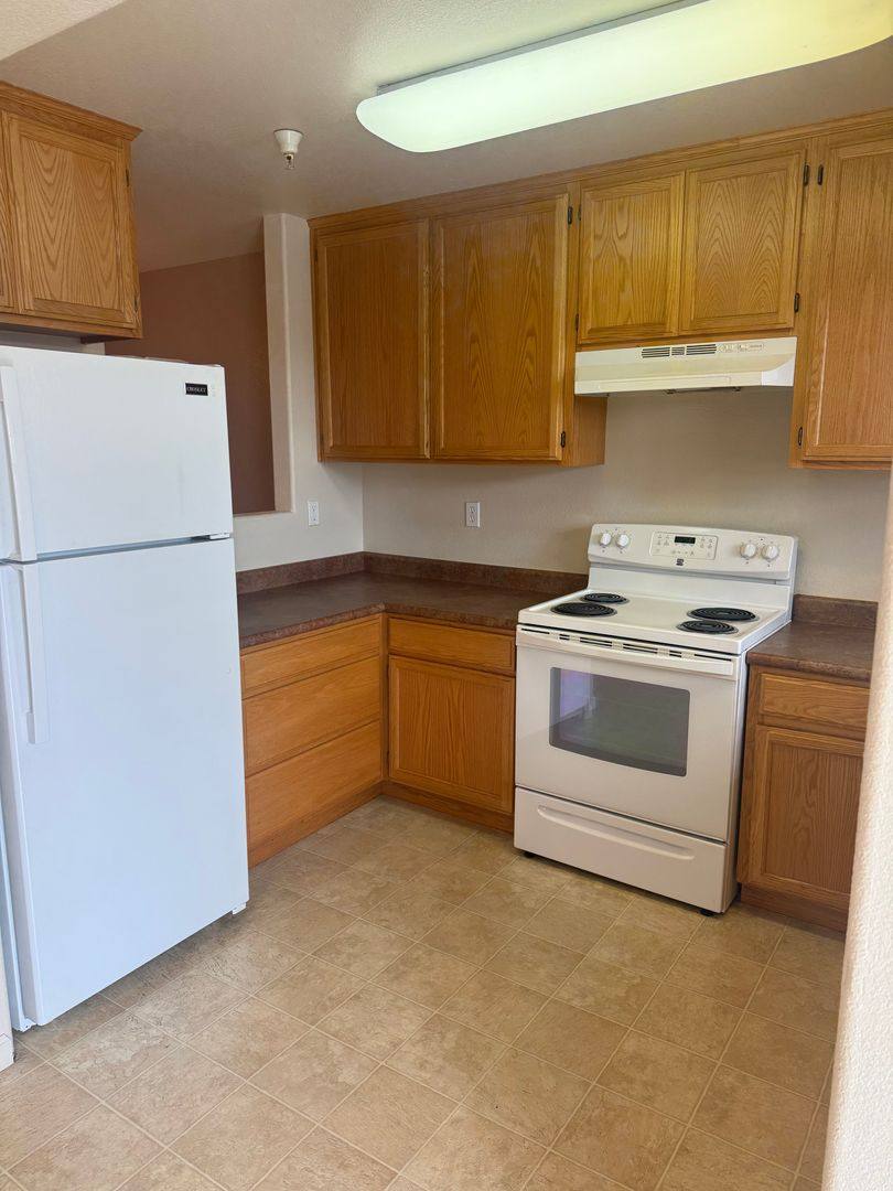 Apartment for rent at 121 Healdsburg Ave, Cloverdale, CA 95425
