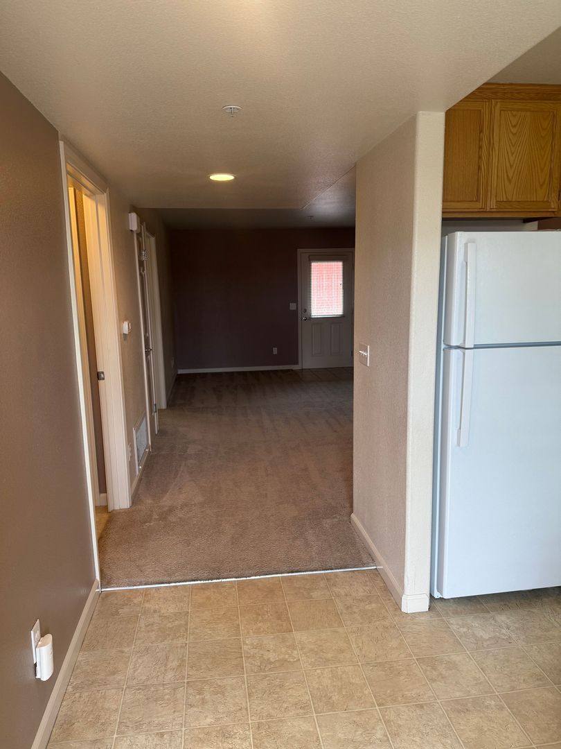 Apartment for rent at 121 Healdsburg Ave, Cloverdale, CA 95425
