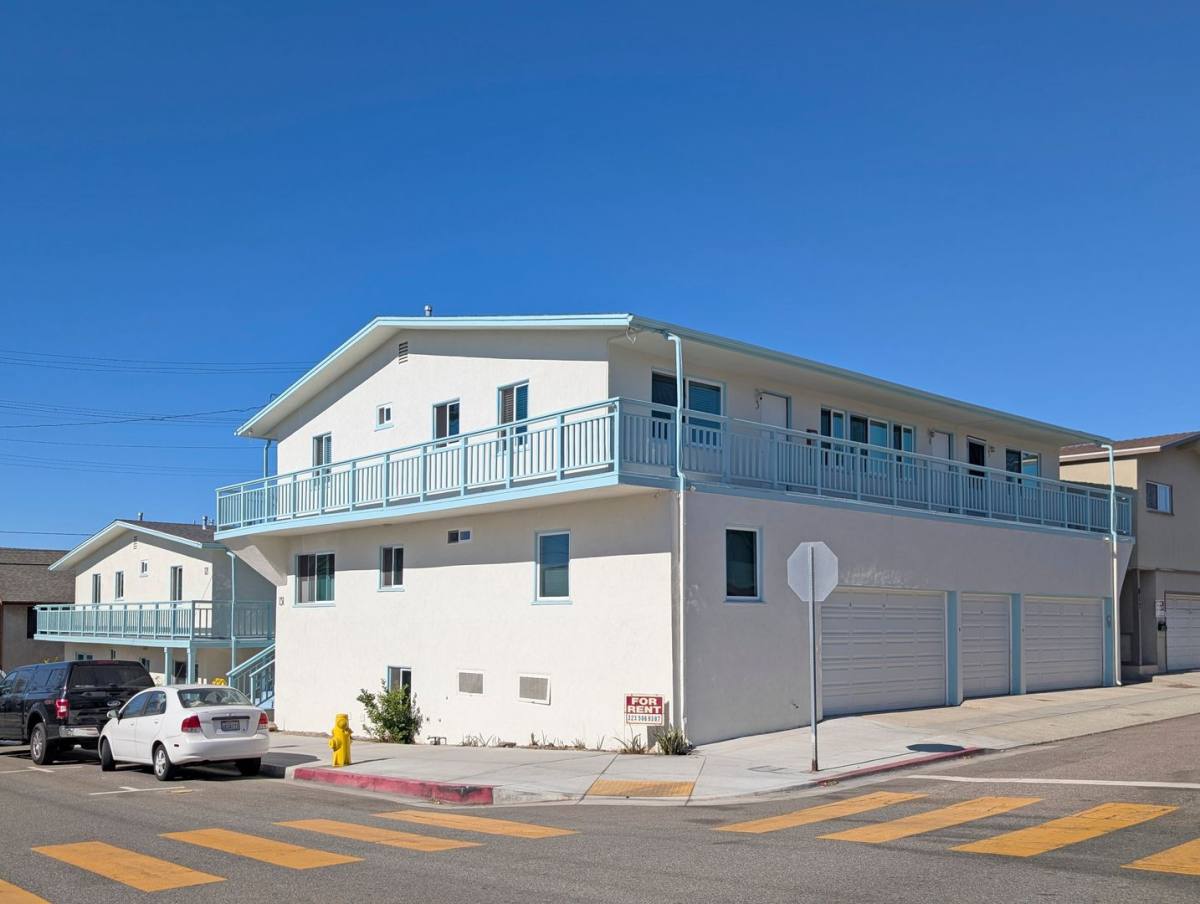 Apartment for rent at 121-131 8th St, Hermosa Beach, CA 90254