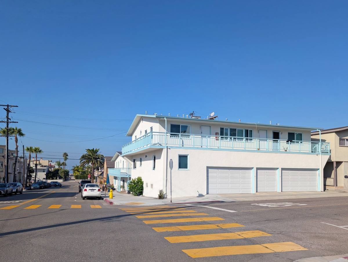 Apartment for rent at 121-131 8th St, Hermosa Beach, CA 90254