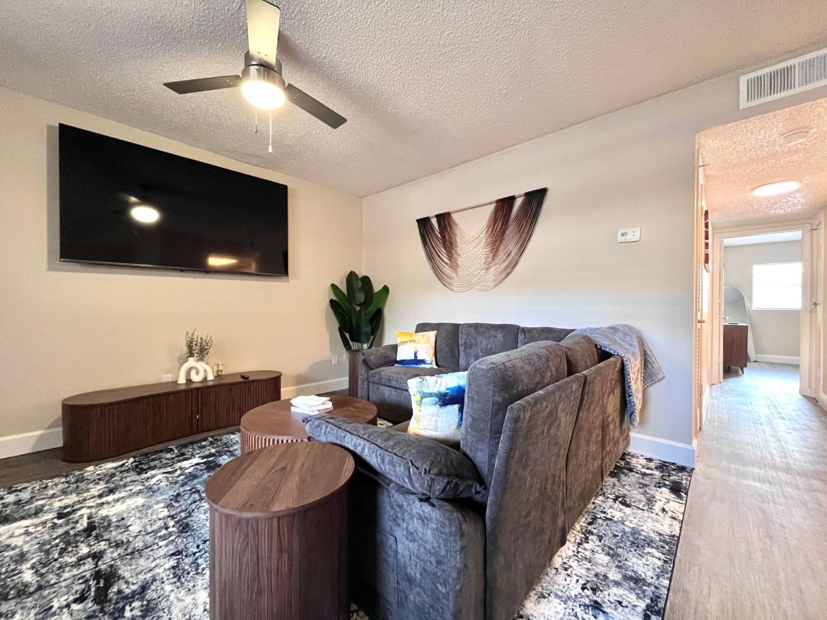 Apartment for rent at 4216 S Manhattan Ave, Tampa, FL 33611