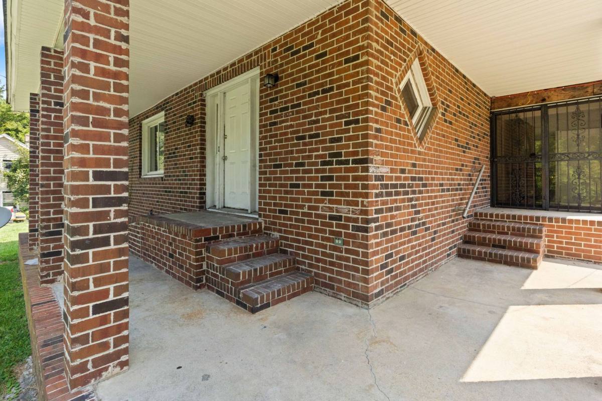 Apartment for rent at 516 N Center St, Blackstone, VA 23824