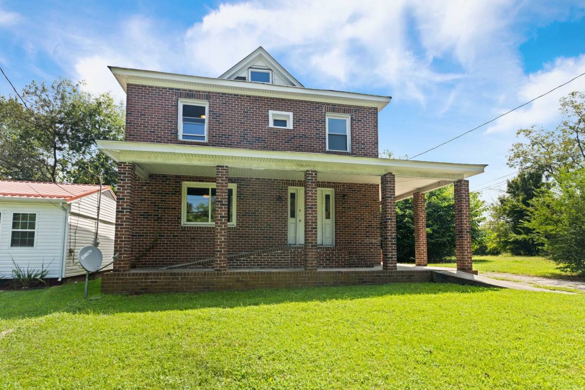 Apartment for rent at 516 N Center St, Blackstone, VA 23824