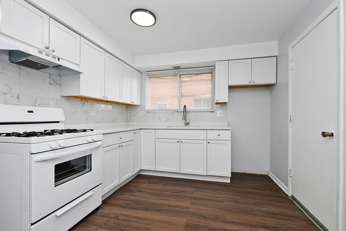 Apartment for rent at 4634 W 79th St, Chicago, IL 60652