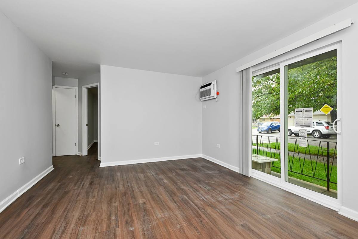 Apartment for rent at 4634 W 79th St, Chicago, IL 60652