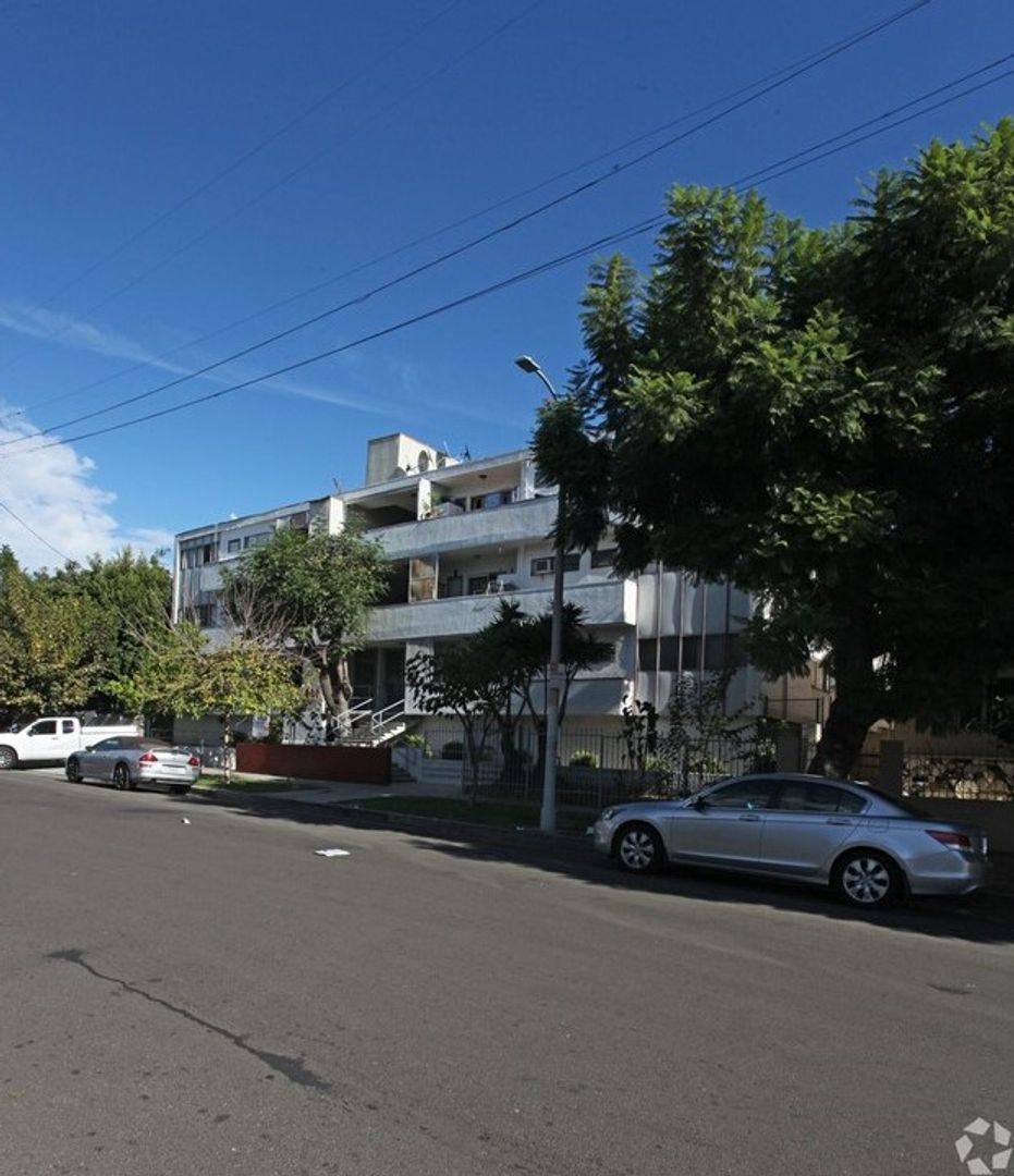Apartment for rent at 1832 Garfield Place, Los Angeles, CA 90028