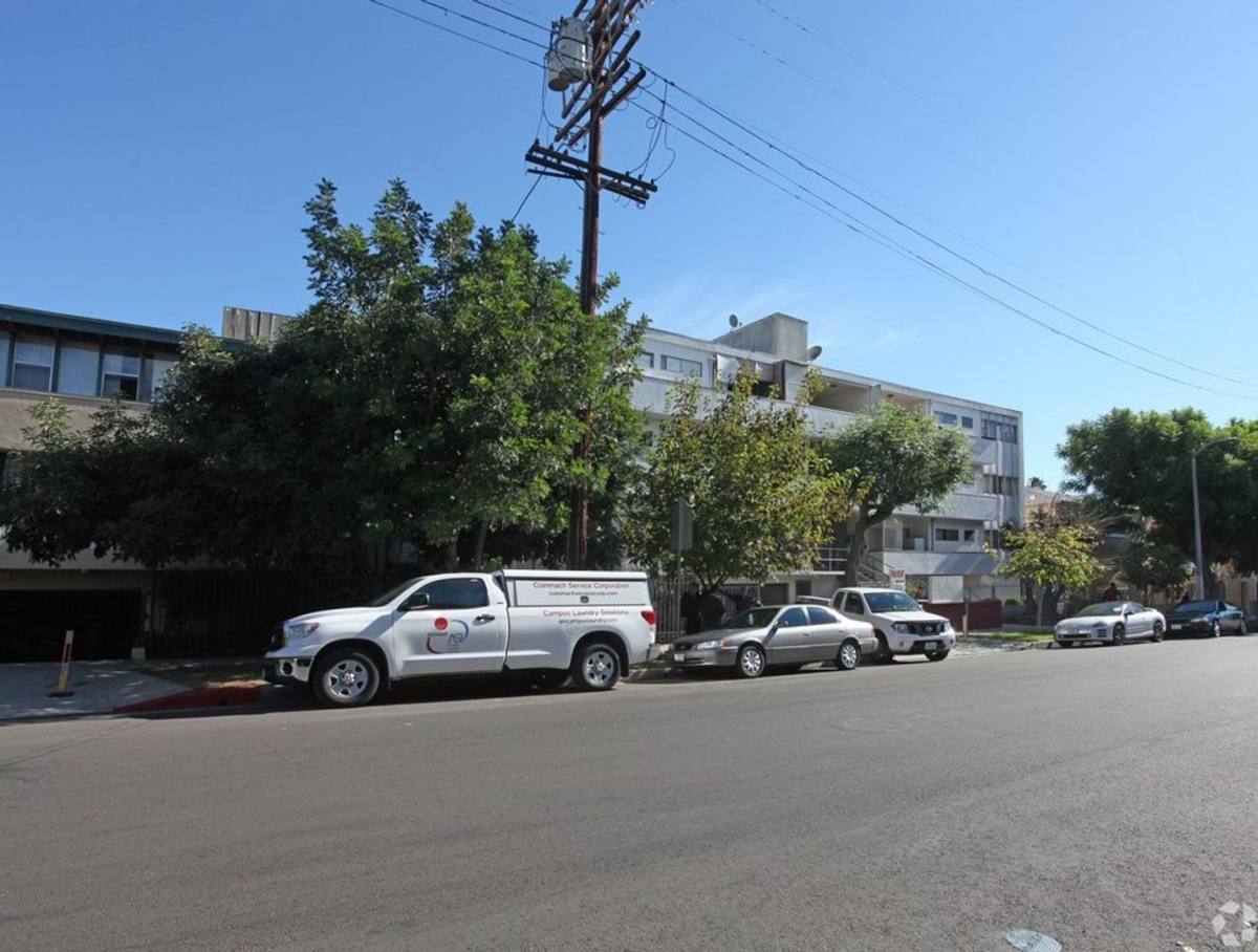 Apartment for rent at 1832 Garfield Place, Los Angeles, CA 90028