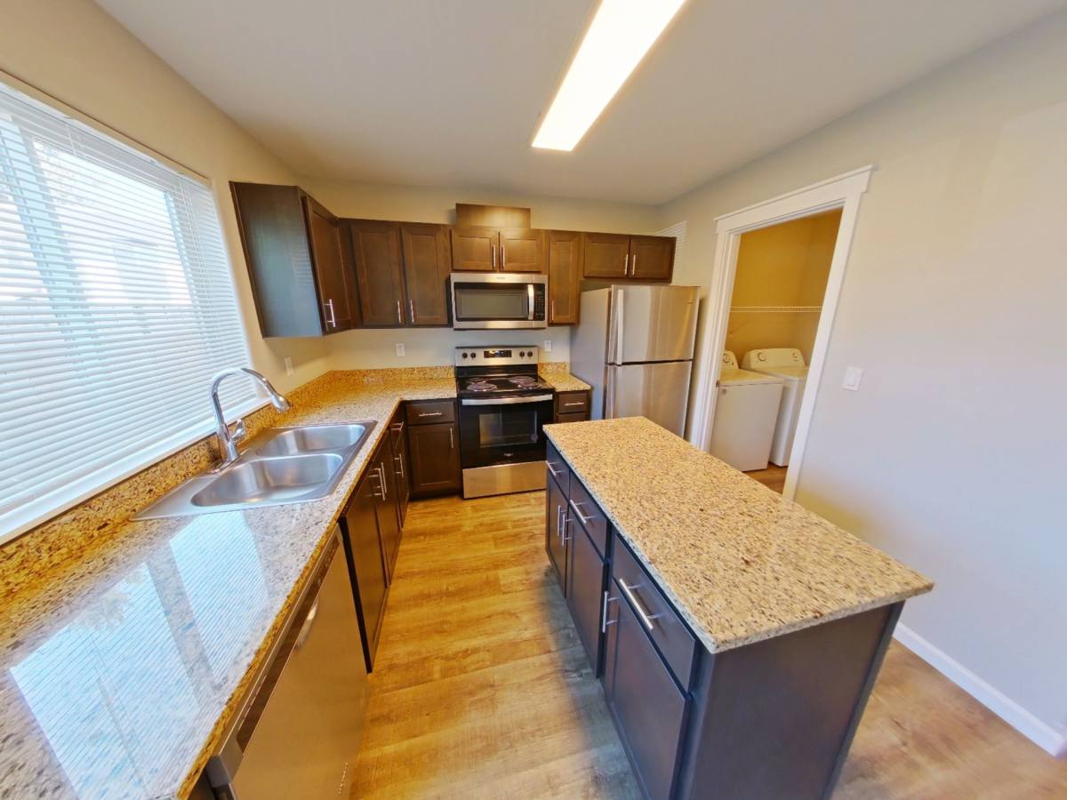 Apartment for rent at 103 105 N, Creswell, OR 97426