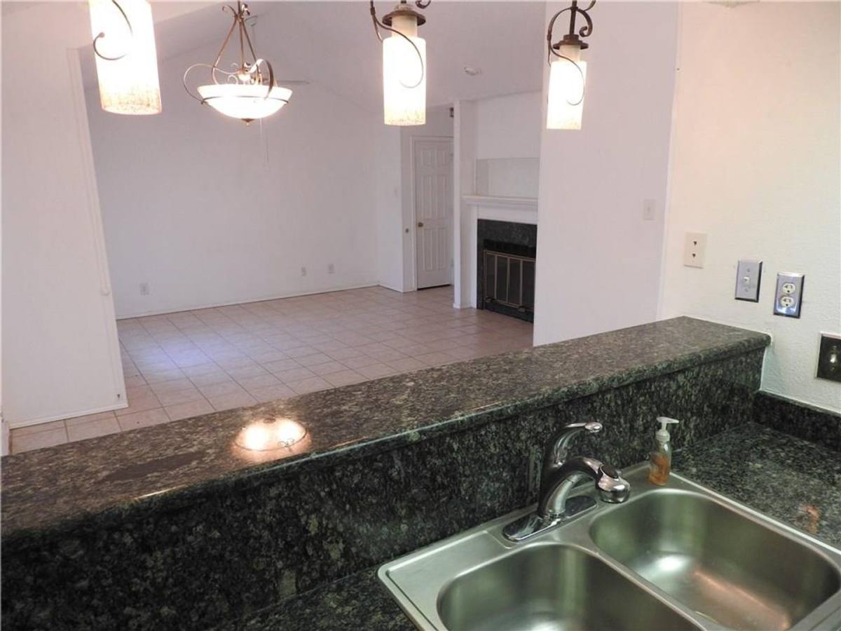 Condo for rent at 248 Jefferson Parkway, Fort Worth, TX 76107