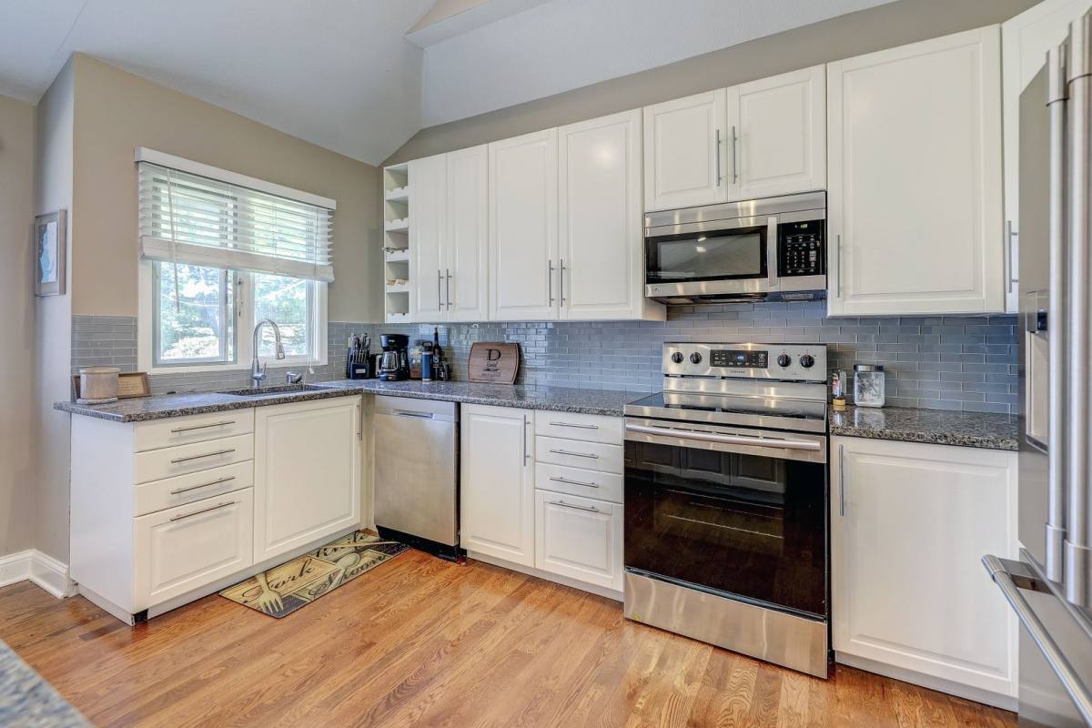 House for rent at 9534 Glenwood St, Overland Park, KS 66212
