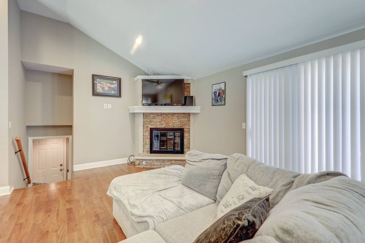 House for rent at 9534 Glenwood St, Overland Park, KS 66212