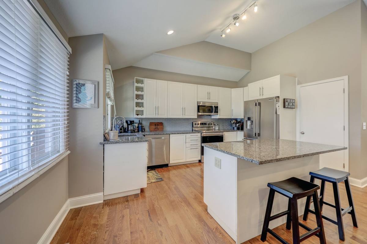 House for rent at 9534 Glenwood St, Overland Park, KS 66212
