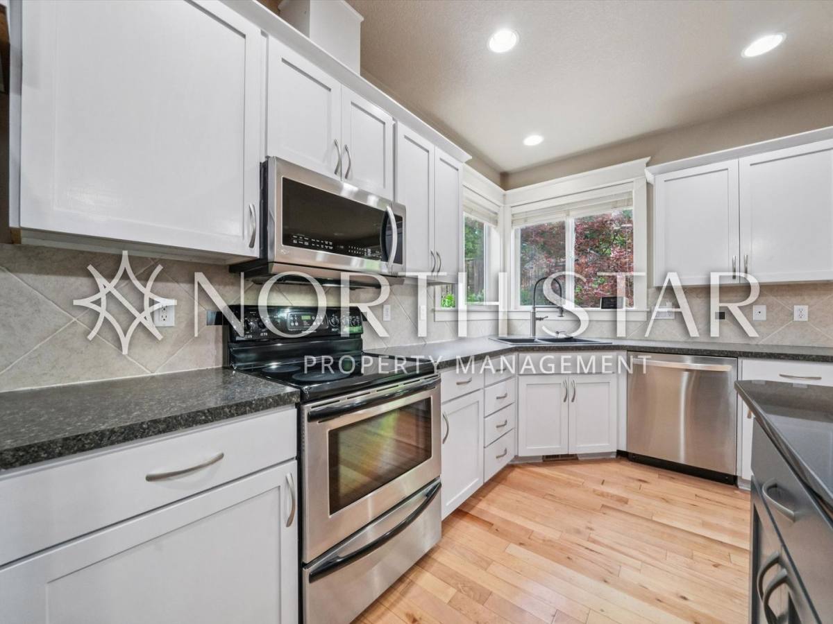 House for rent at 16550 Oaktree Terrace, Oregon City, OR 97045