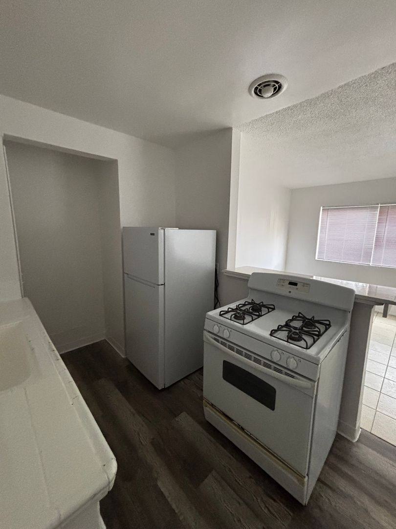 Apartment for rent at 1760 Henderson Ave, Long Beach, CA 90813
