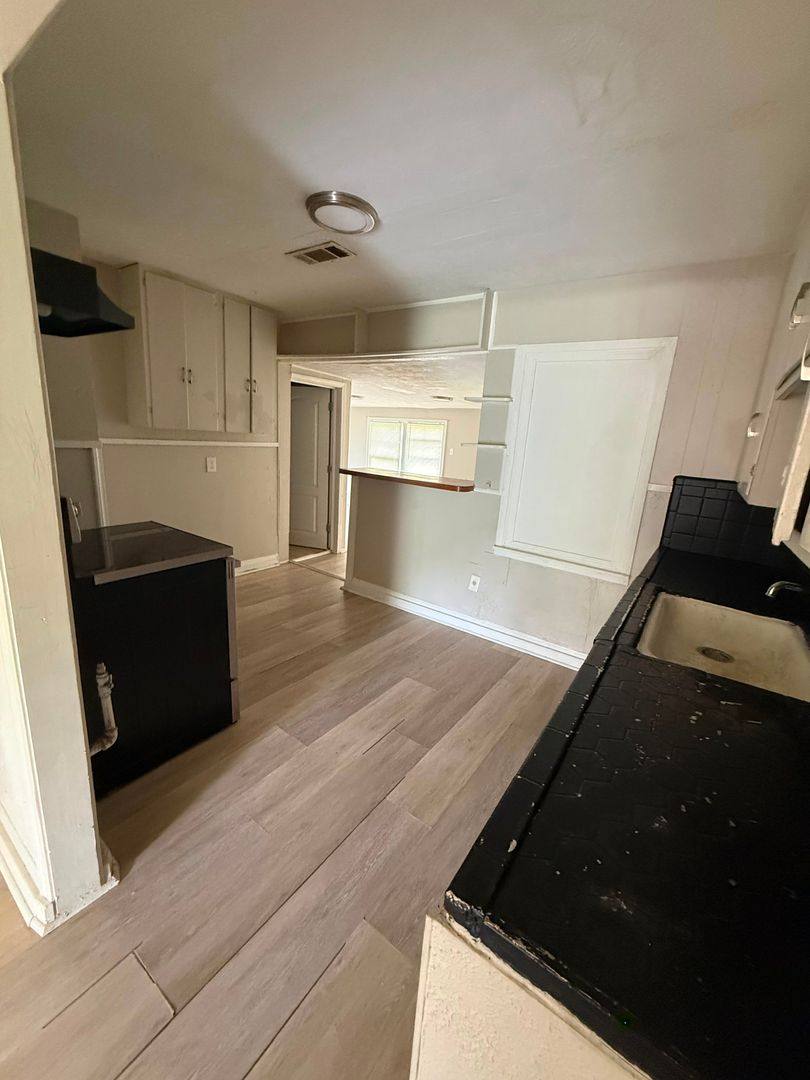 Apartment for rent at 4450 Dallas, Beaumont, TX 77703