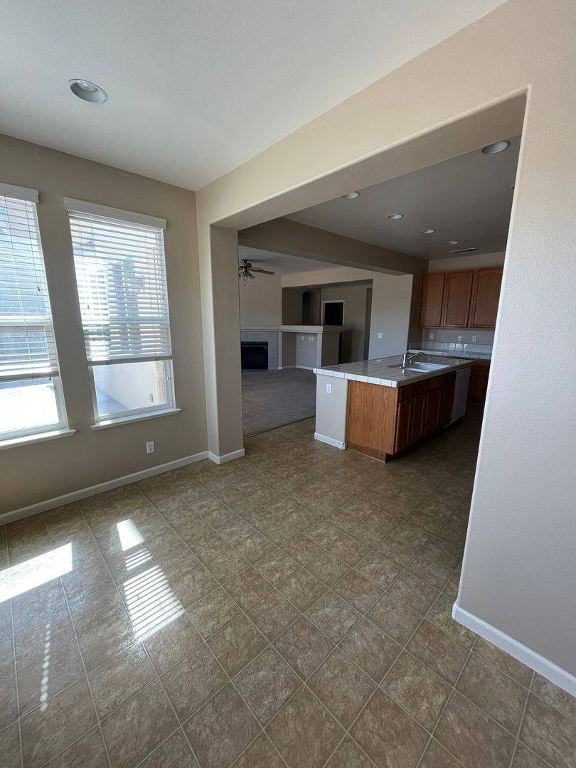 House for rent at 1520 Manzanita Way, Los Banos, CA 93635