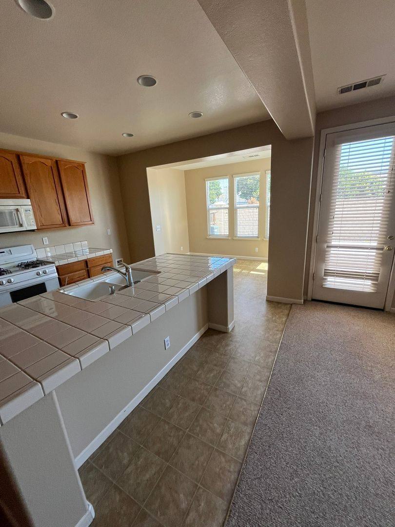 House for rent at 1520 Manzanita Way, Los Banos, CA 93635