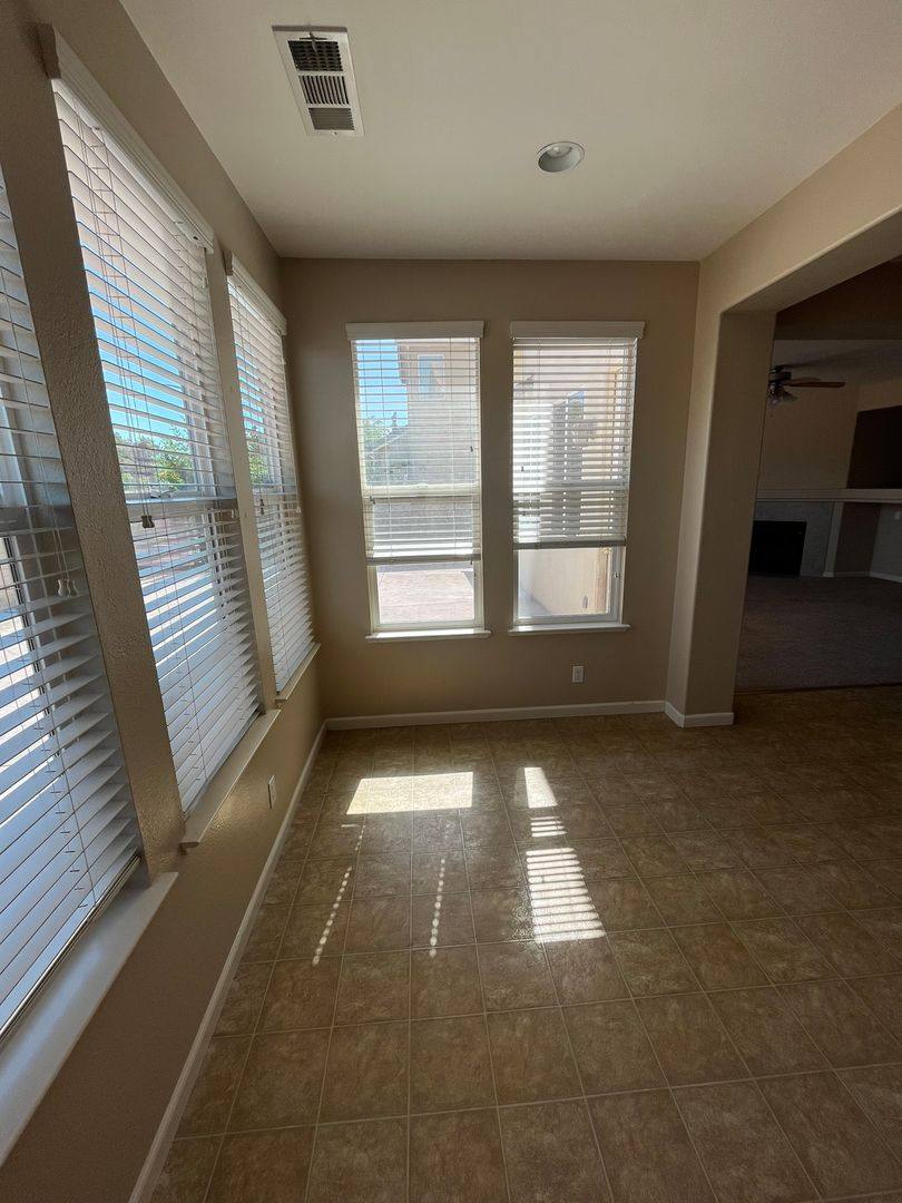 House for rent at 1520 Manzanita Way, Los Banos, CA 93635