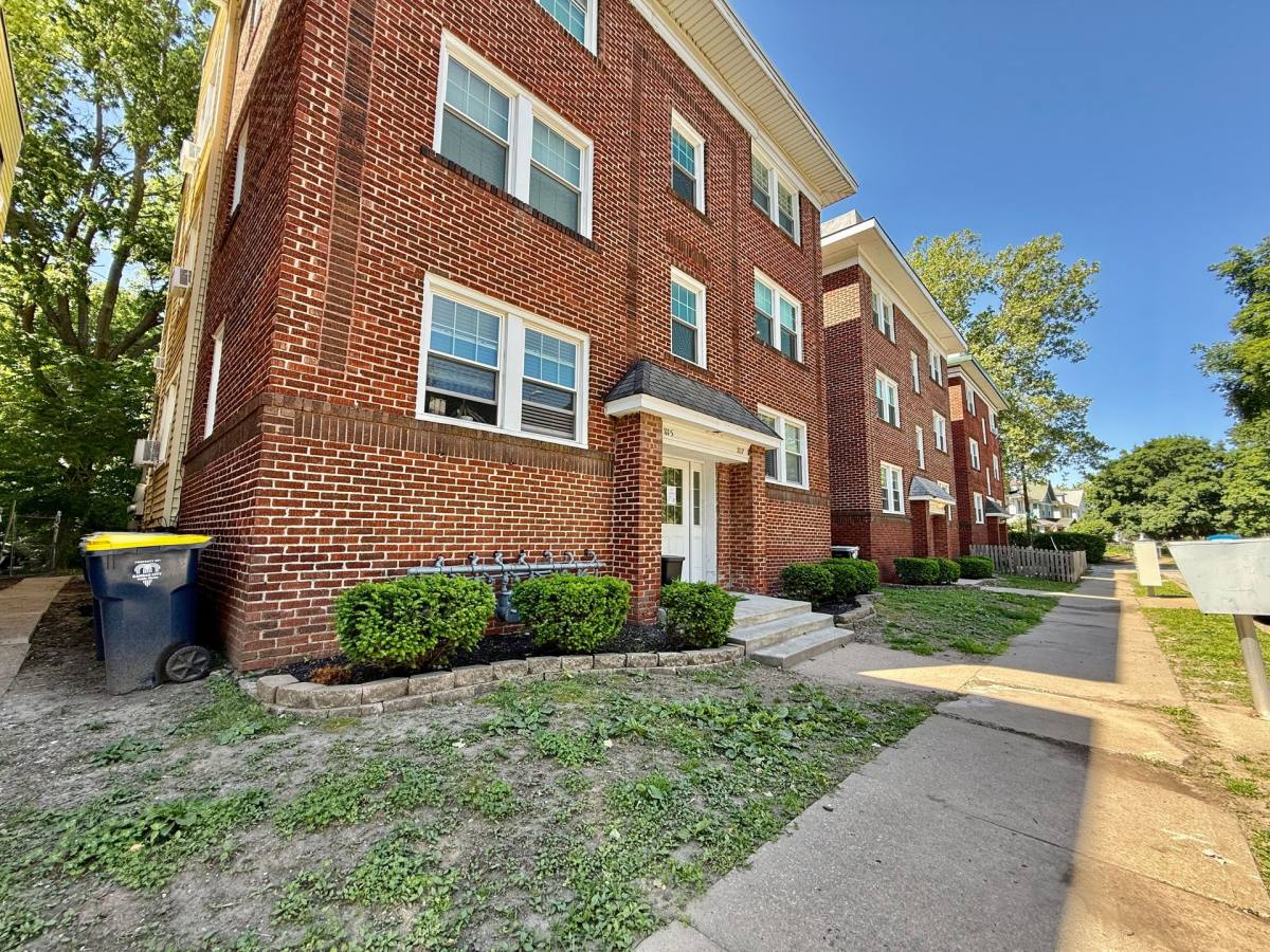 Apartment for rent at 815 E 42nd St, Kansas City, MO 64110