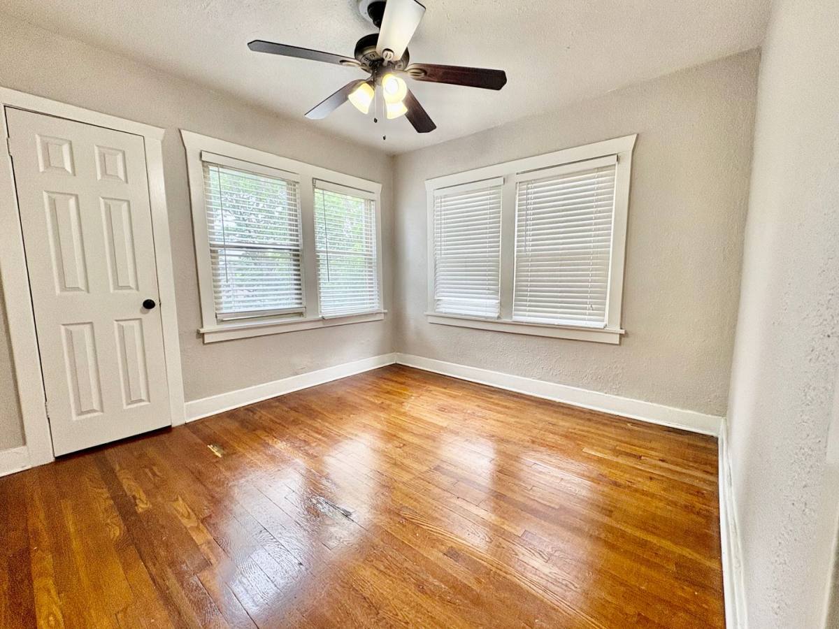 Apartment for rent at 815 E 42nd St, Kansas City, MO 64110