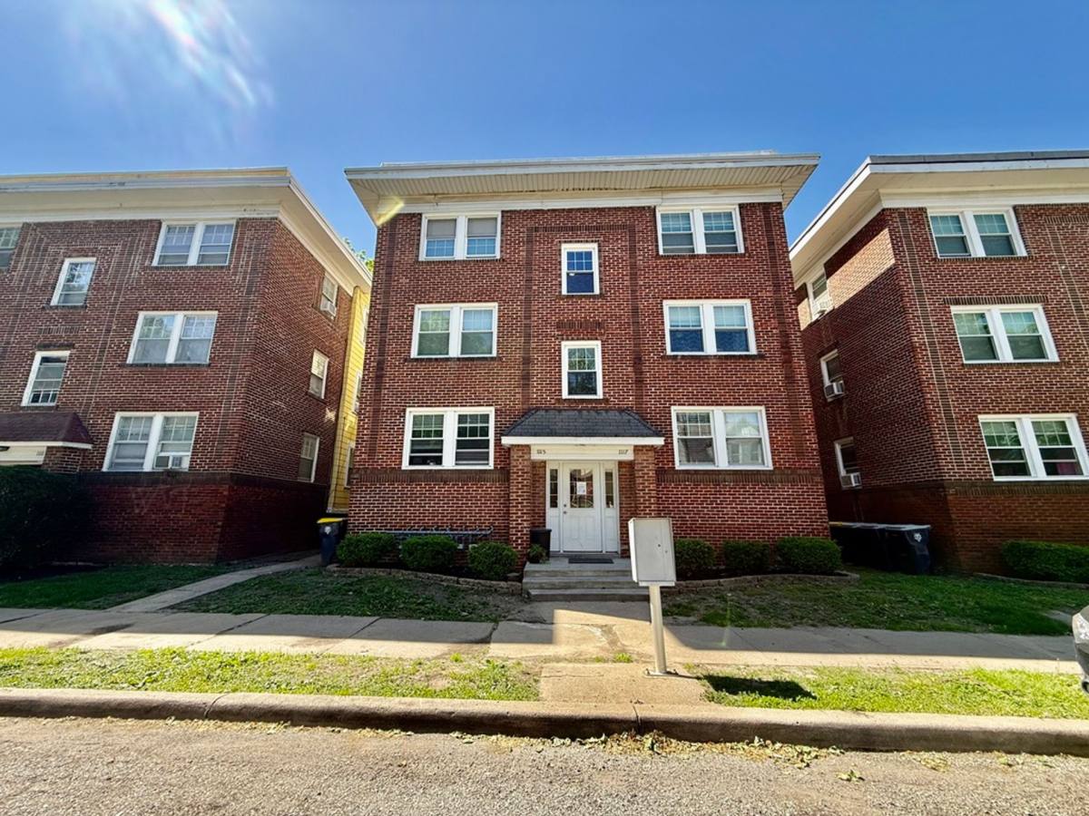 Apartment for rent at 815 E 42nd St, Kansas City, MO 64110