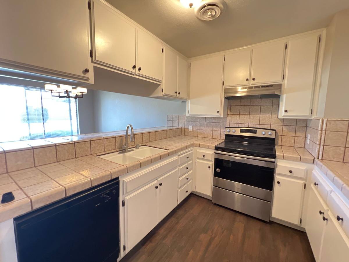 Apartment for rent at 6811 Klamath Way, Bakersfield, CA 93309
