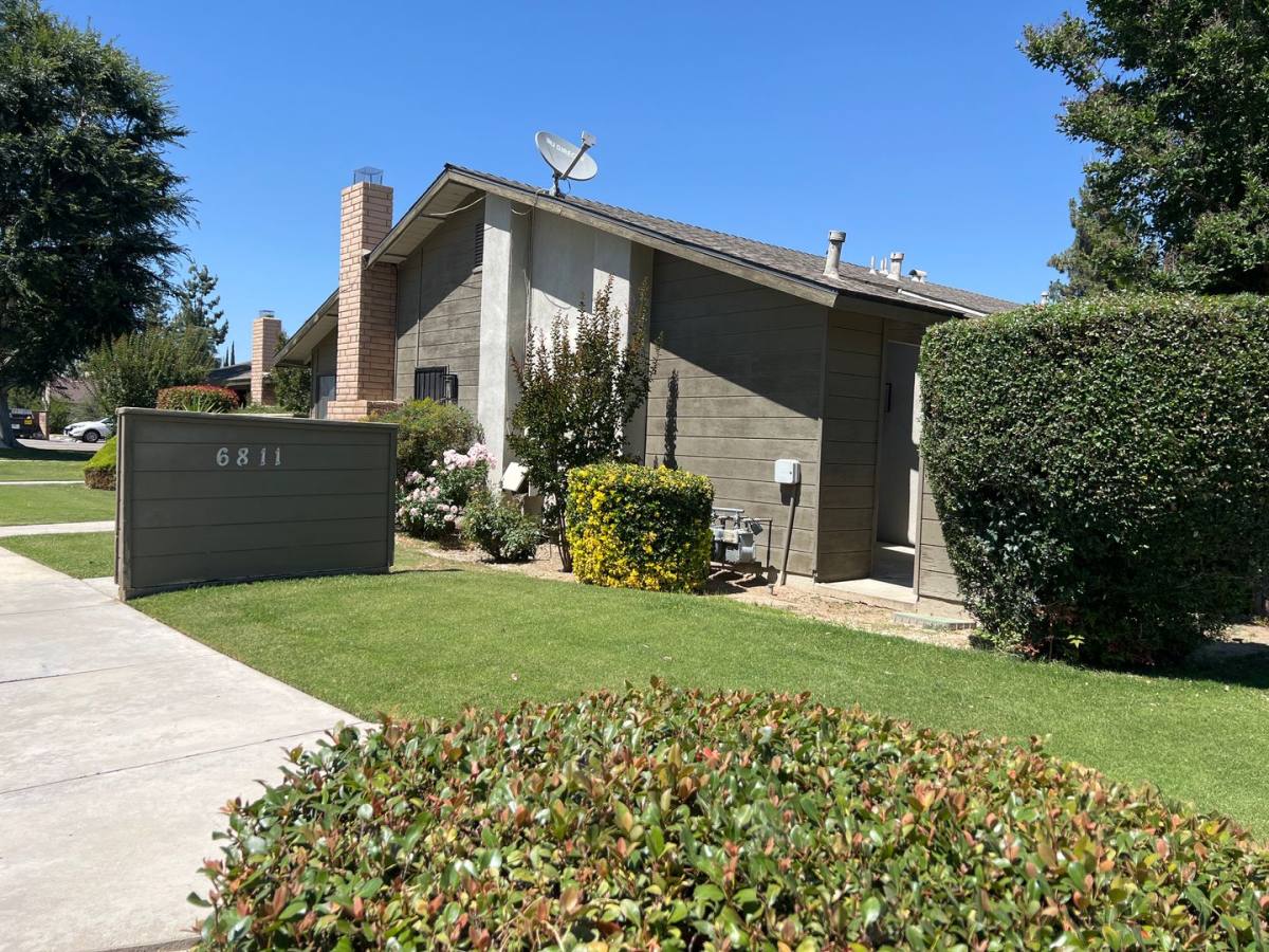 Apartment for rent at 6811 Klamath Way, Bakersfield, CA 93309