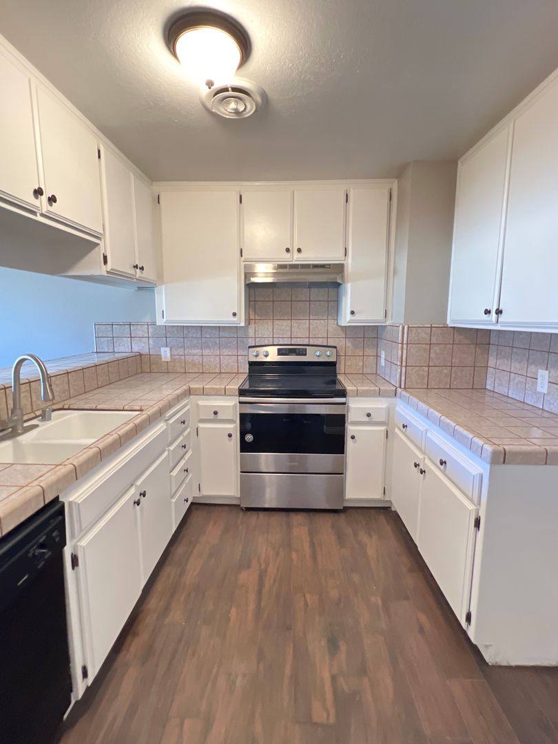 Apartment for rent at 6811 Klamath Way, Bakersfield, CA 93309