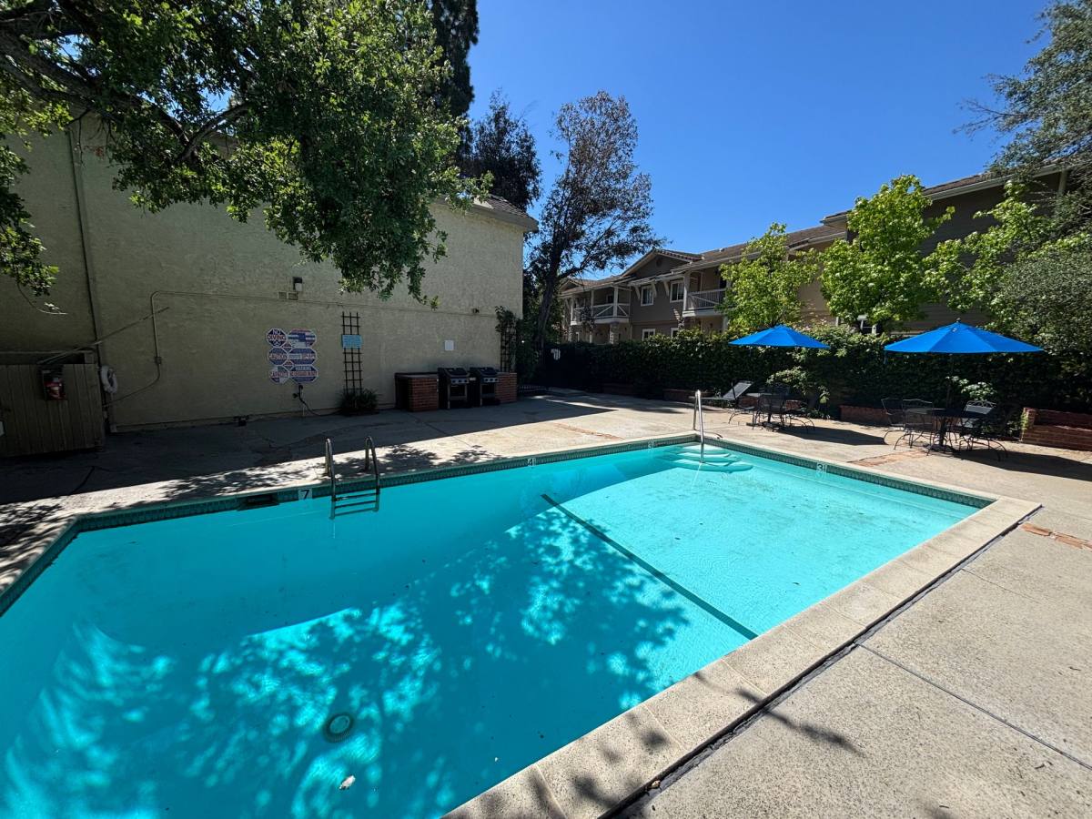 Apartment for rent at 5245 Chesebro Rd, Agoura Hills, CA 91301