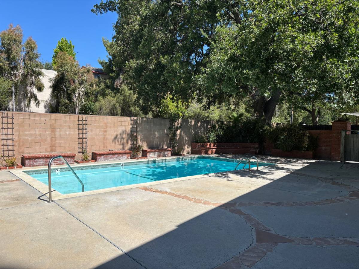 Apartment for rent at 5245 Chesebro Rd, Agoura Hills, CA 91301
