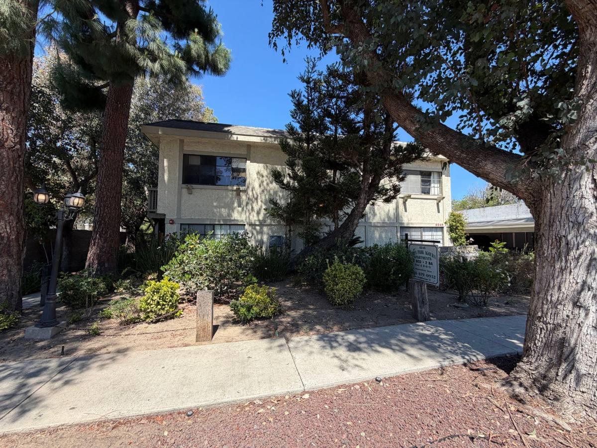 Apartment for rent at 5245 Chesebro Rd, Agoura Hills, CA 91301
