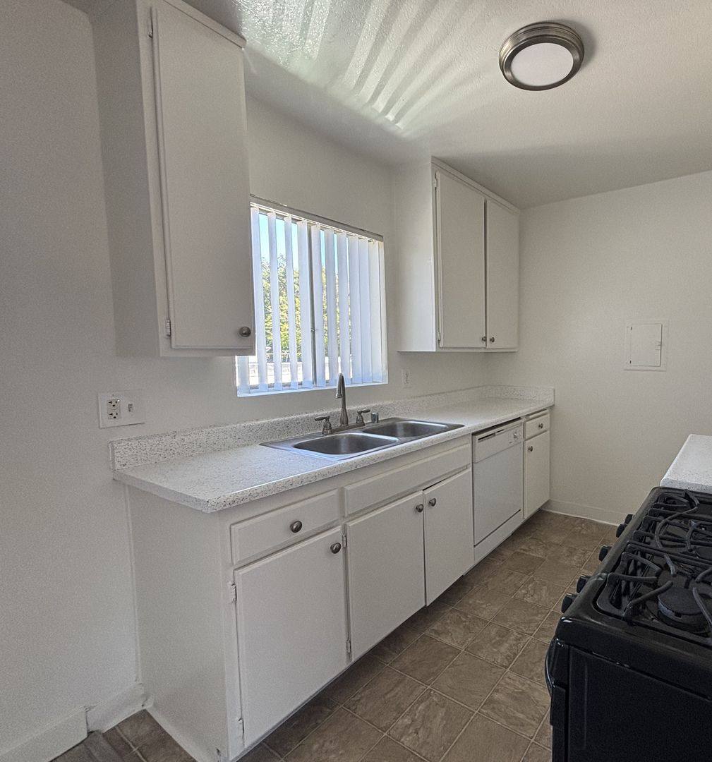 Apartment for rent at 5245 Chesebro Rd, Agoura Hills, CA 91301
