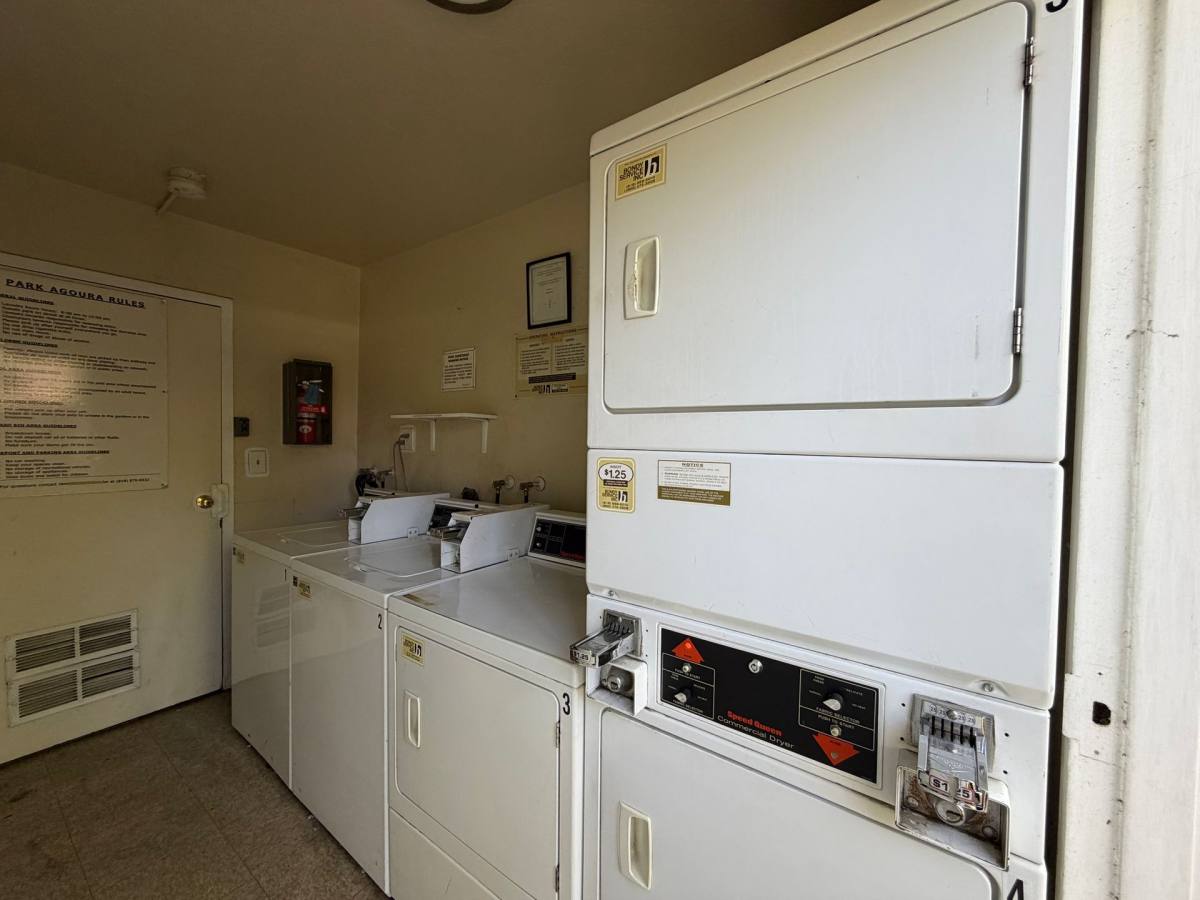 Apartment for rent at 5245 Chesebro Rd, Agoura Hills, CA 91301