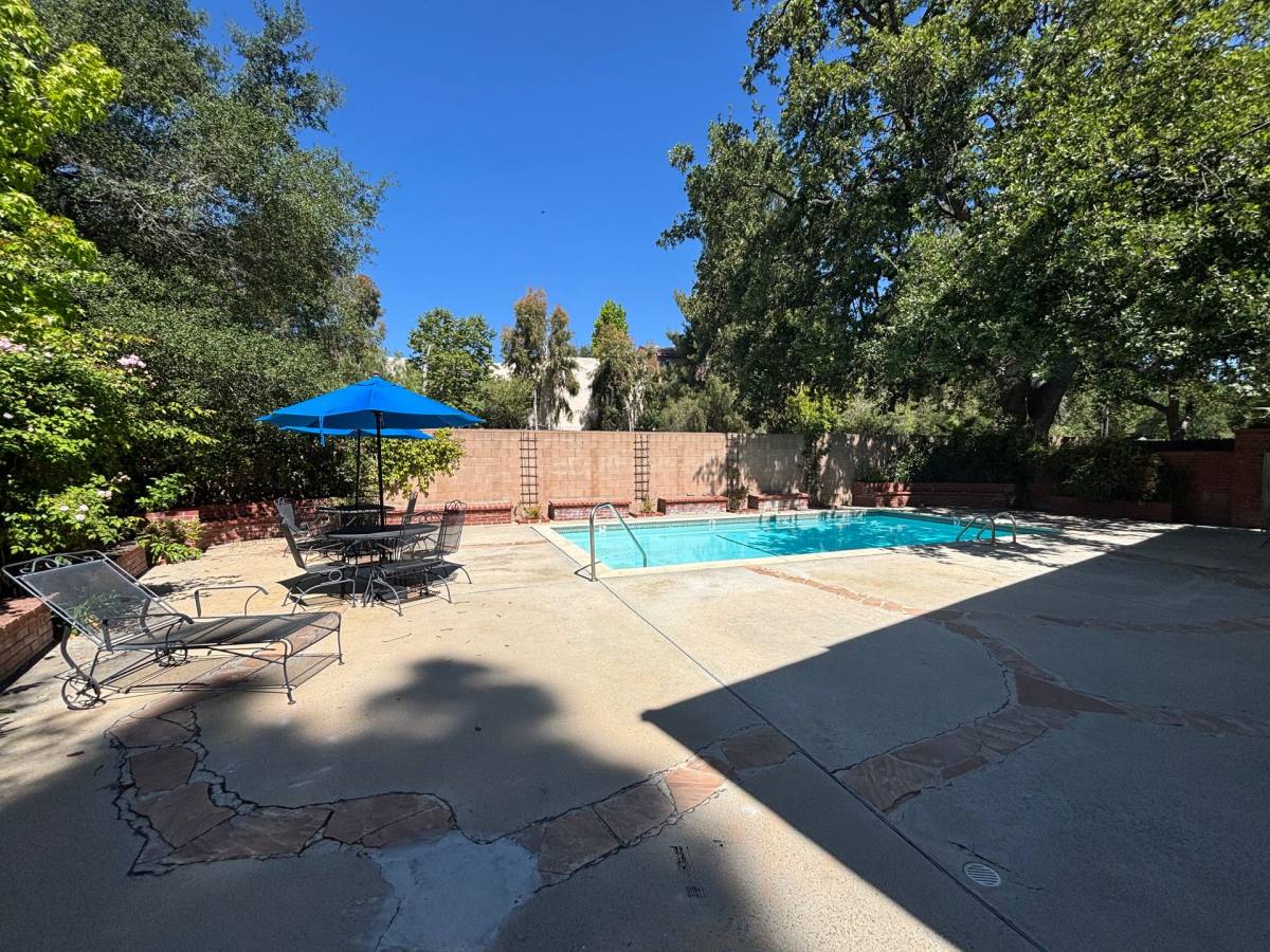 Apartment for rent at 5245 Chesebro Rd, Agoura Hills, CA 91301