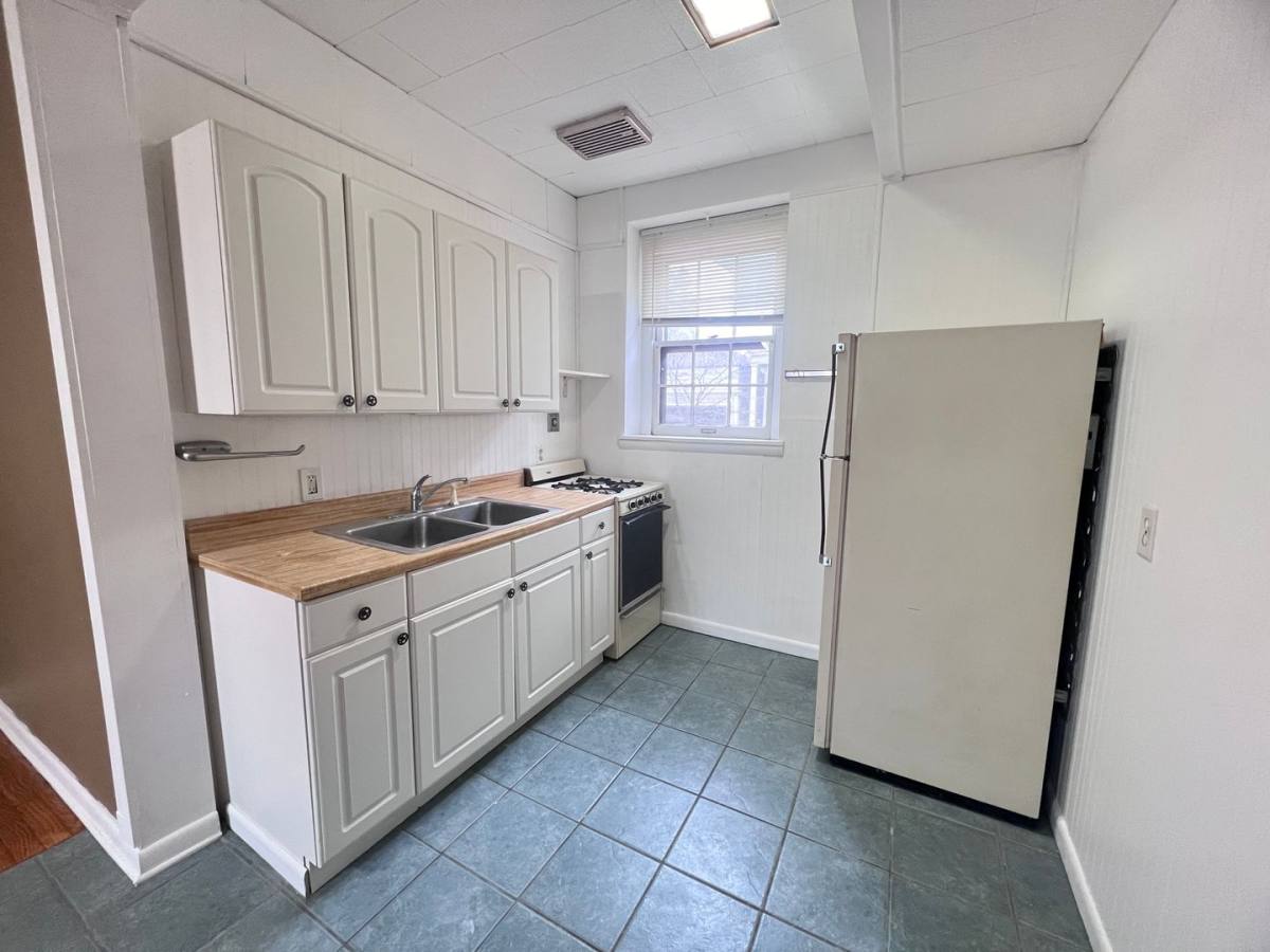Apartment for rent at 15-19 College NE, Grand Rapids, MI 49503